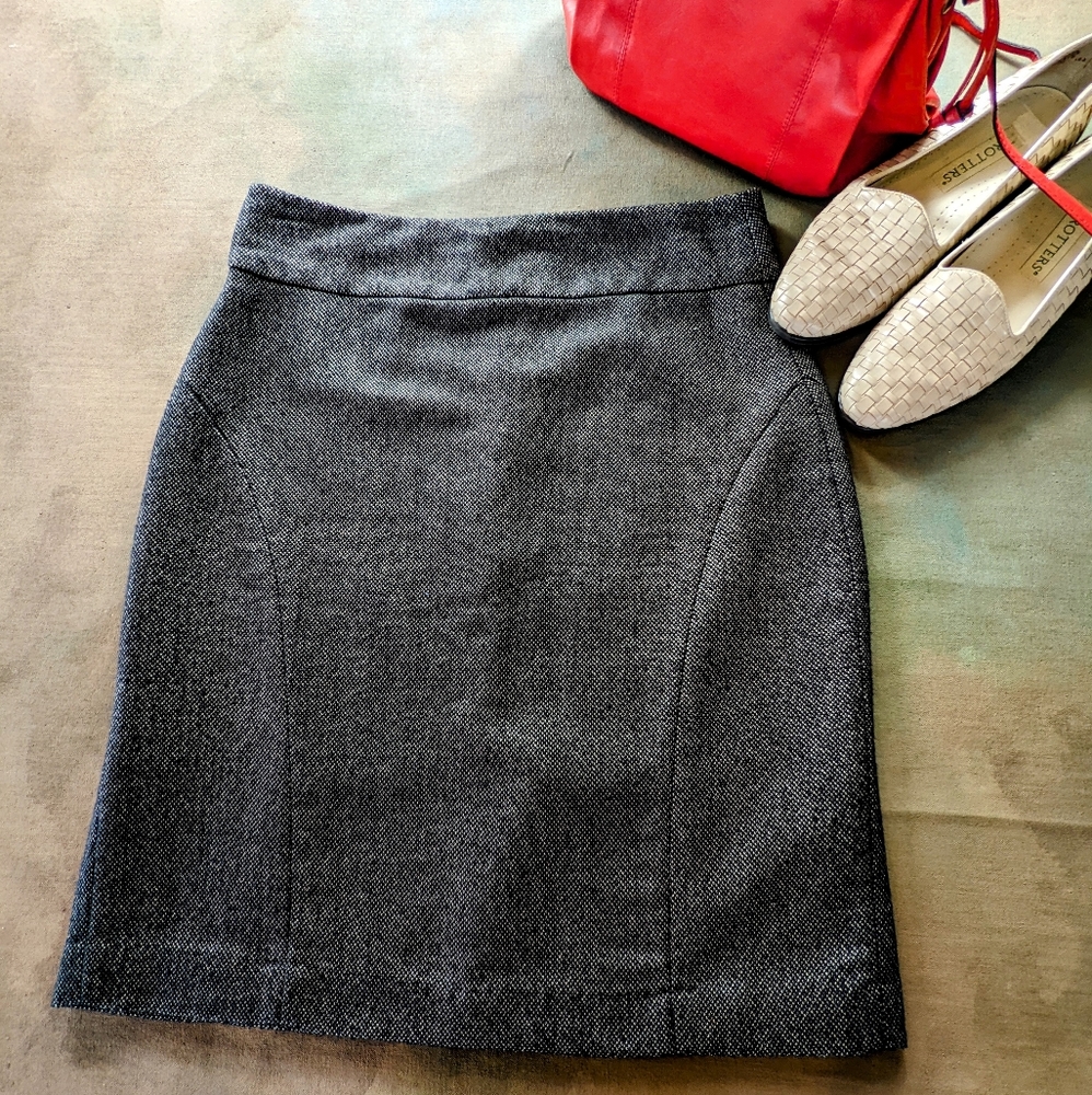 Banana Republic Skirt Black & White Size 2